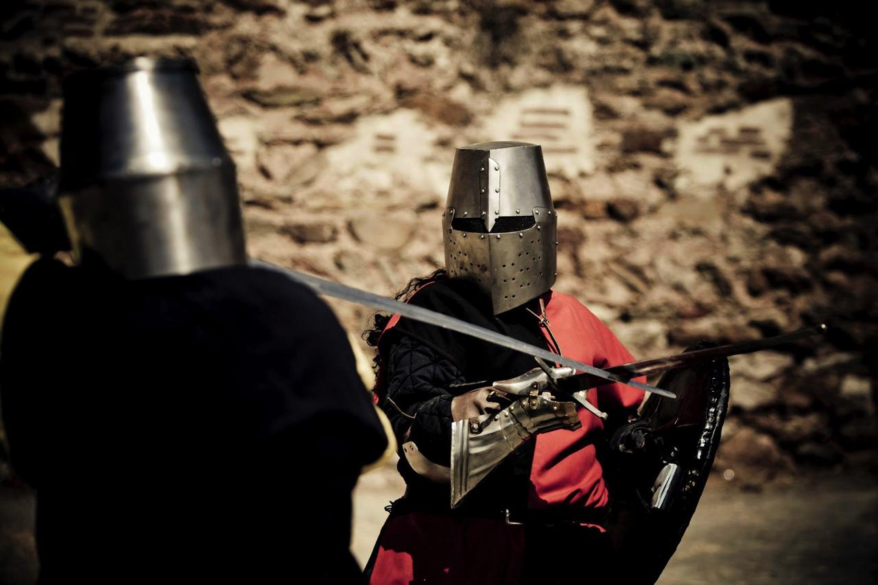 bodas medievales: lucha de caballeros