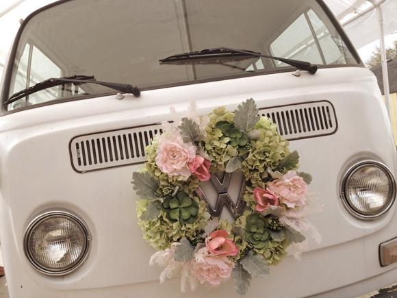 Ideas para Decorar los coches de boda . La decoración del coche de la boda  agregan toque encantador a…