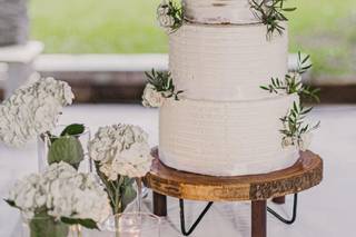 Tarta de boda seminaked cake con topper de nombres