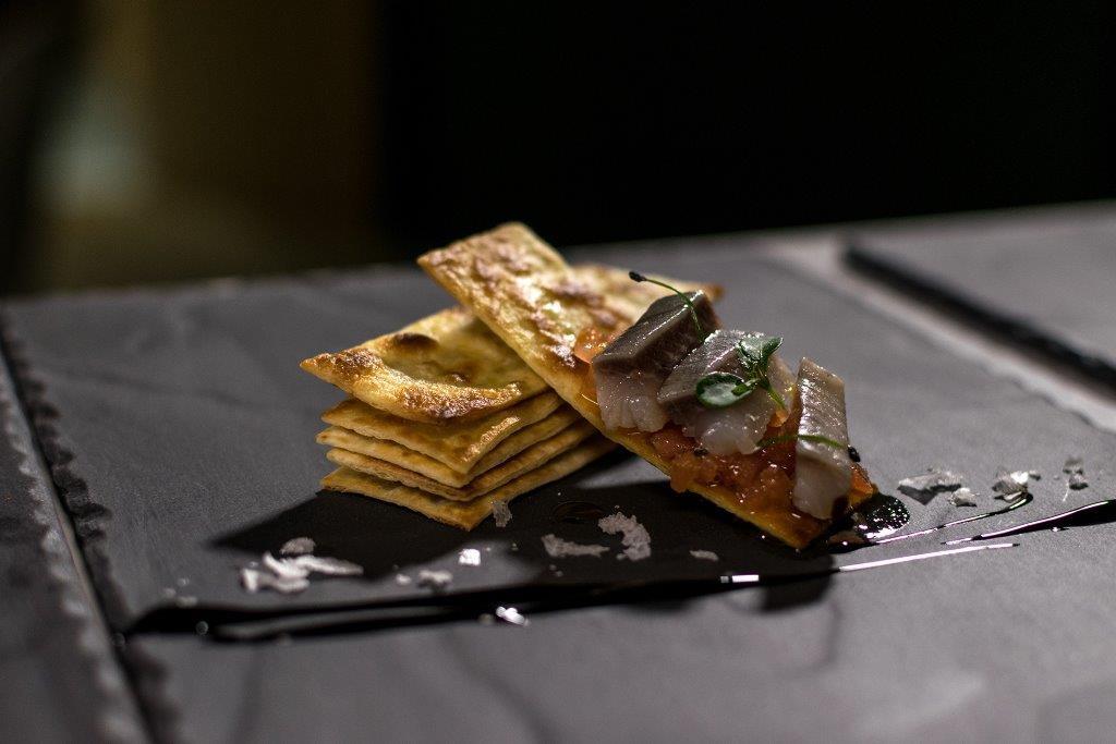 aperitivo ideal para el día de la boda con anchoas y tostas
