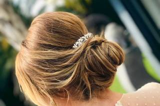 Moños de novia bajos con flequillo