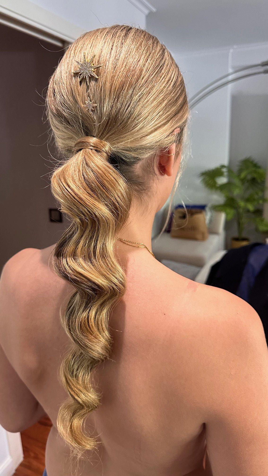 Recogidos invitada boda: coleta con ondas glam