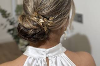 Moños de novia con tocado metálico