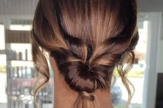 Recogidos invitada boda: coleta minimalista con ondas