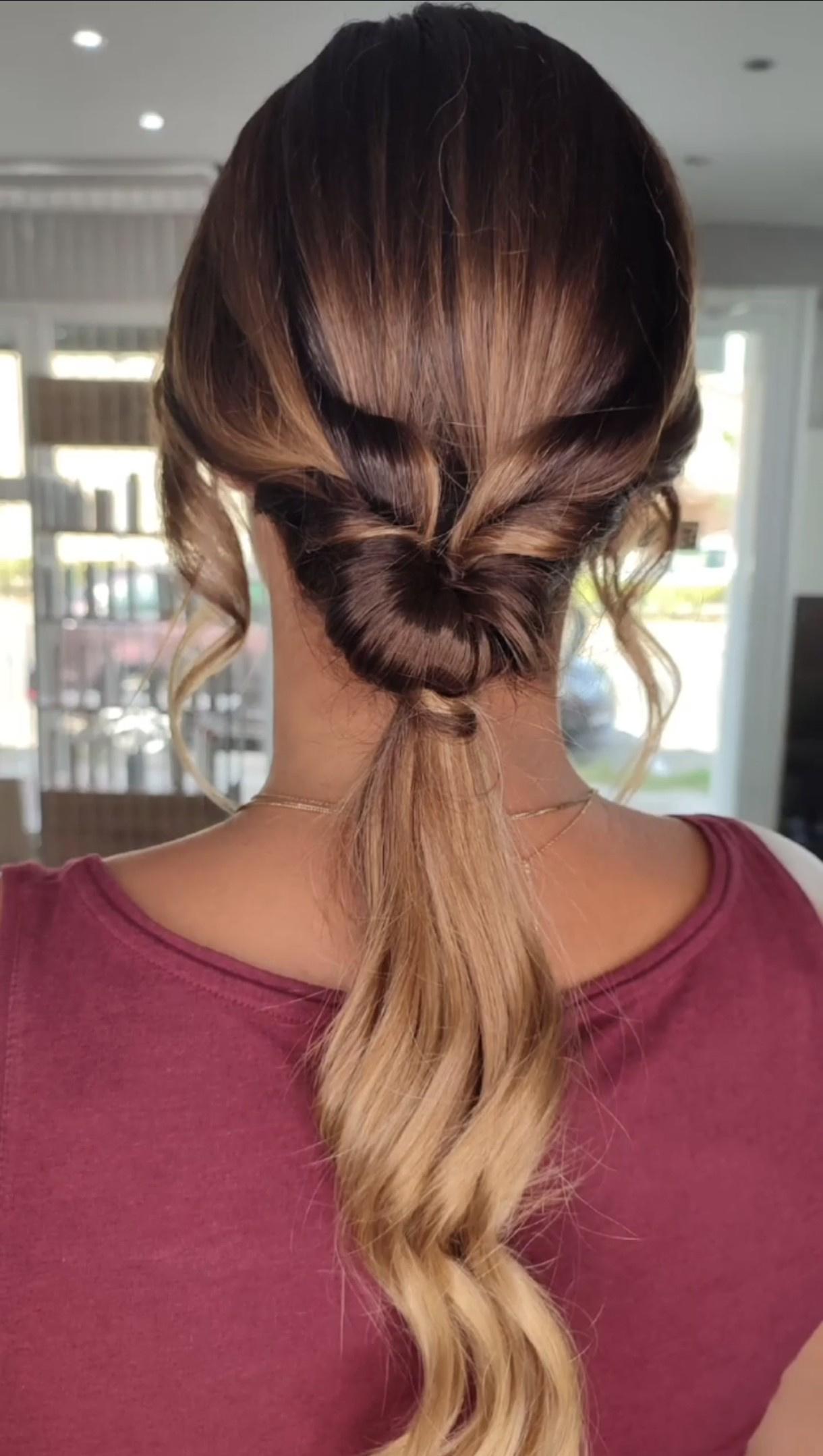 Recogidos invitada boda: coleta minimalista con ondas