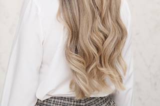 Recogidos invitada boda: semirecogido infinito en pelo con mechas rubias