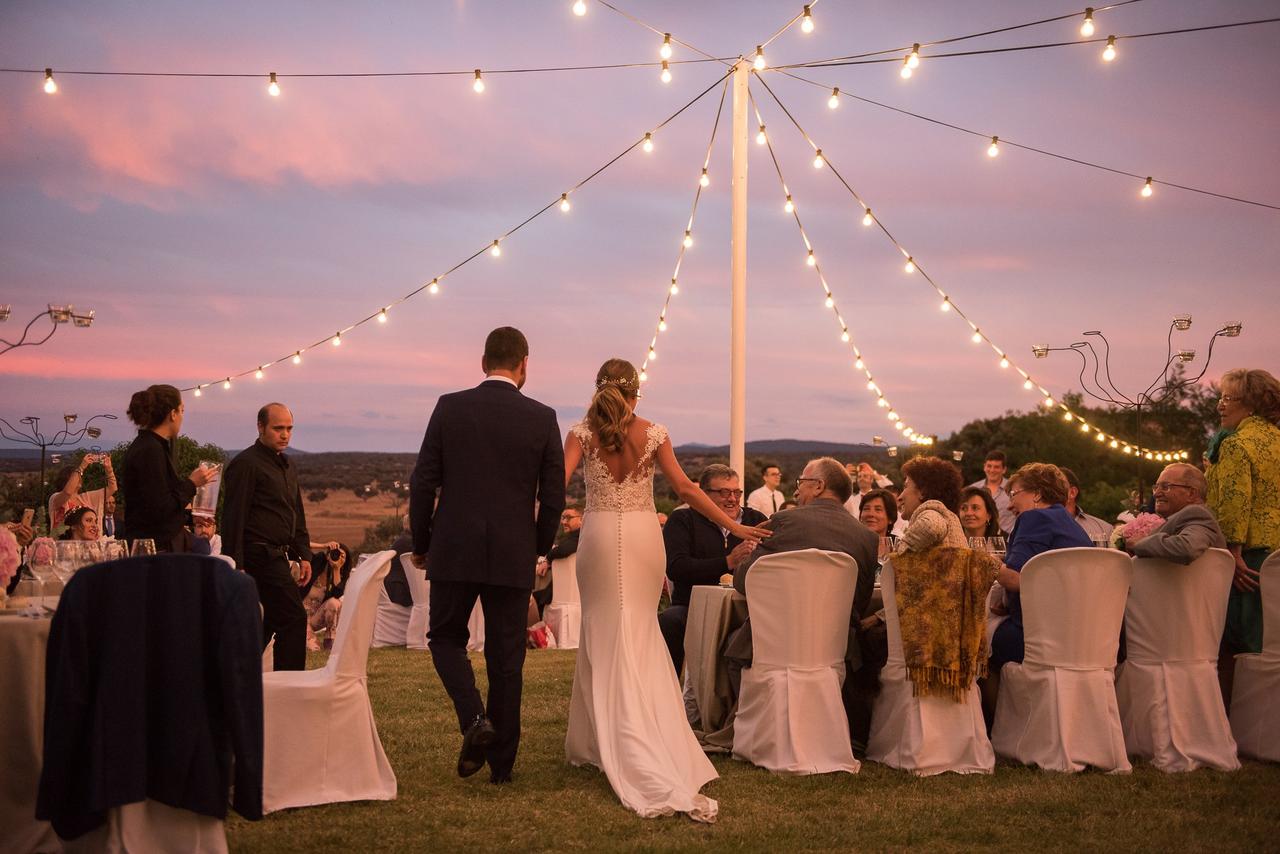 Las mejores canciones para la entrada de los novios al banquete