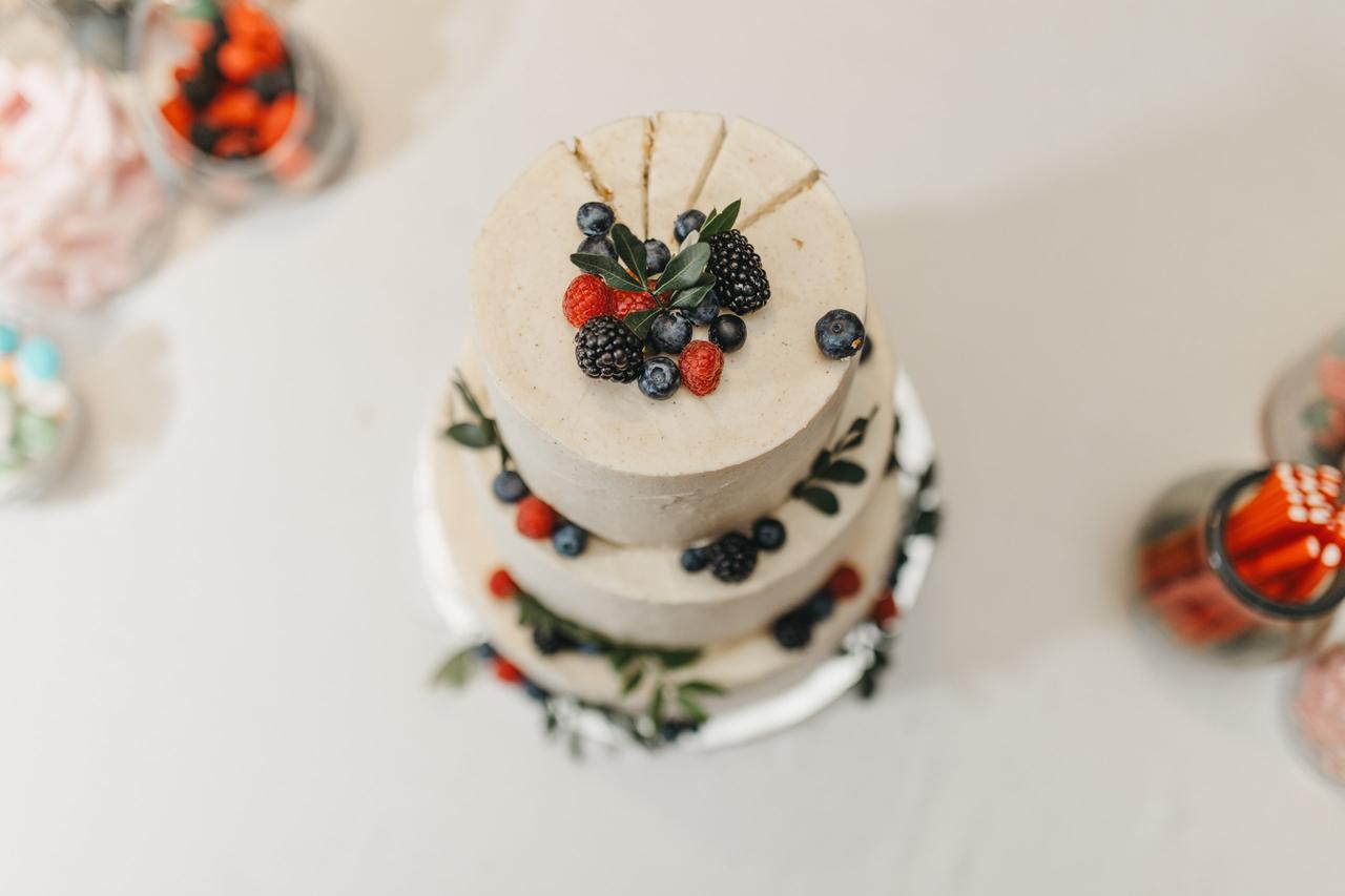 Tarta de boda de varios pisos vista desde arriba