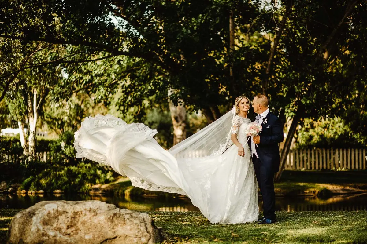 vestidos de novia con cola larga 2022