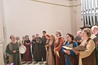 bodas medievales: coro de iglesia medieval