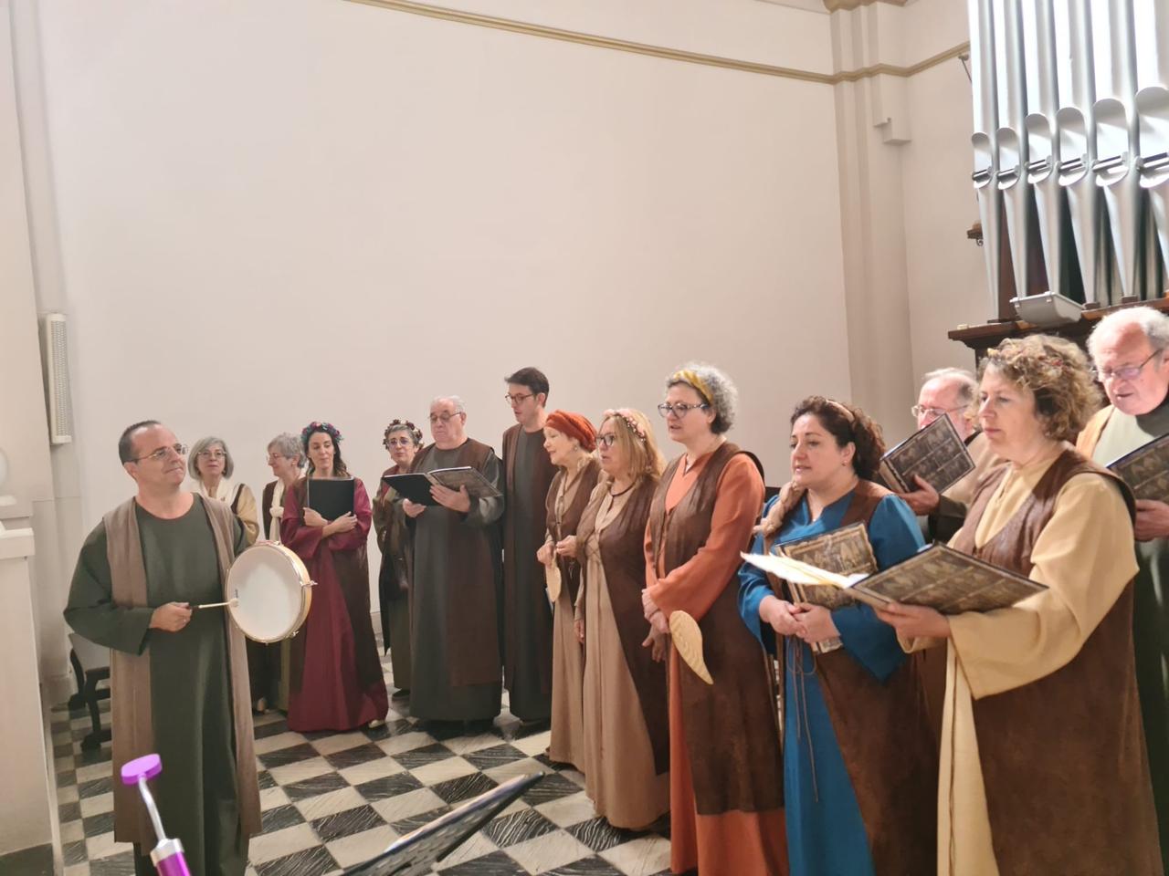 bodas medievales: coro de iglesia medieval