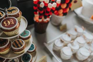 Boda temática Harry Potter: dulces inspirados en la plataforma 9 3/4