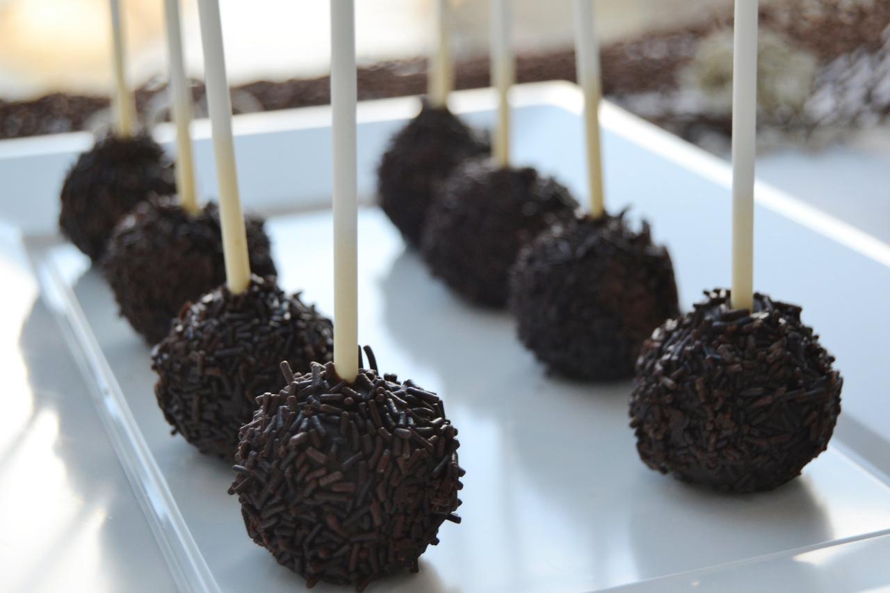 Cake pop de chocolate para bodas