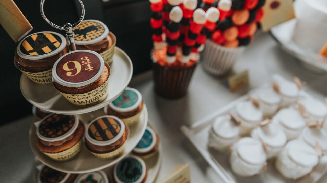 Boda temática Harry Potter: dulces inspirados en la plataforma 9 3/4