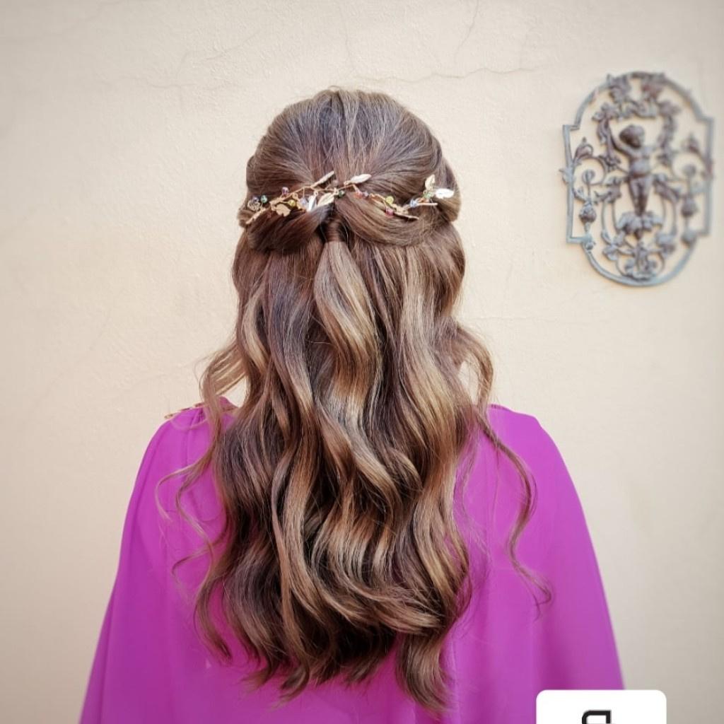 Recogidos invitada boda: semirecogido con ondas y tocado floral