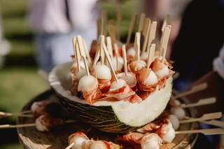 Ideas de aperitivos para bodas: pinchos de melón con jamón