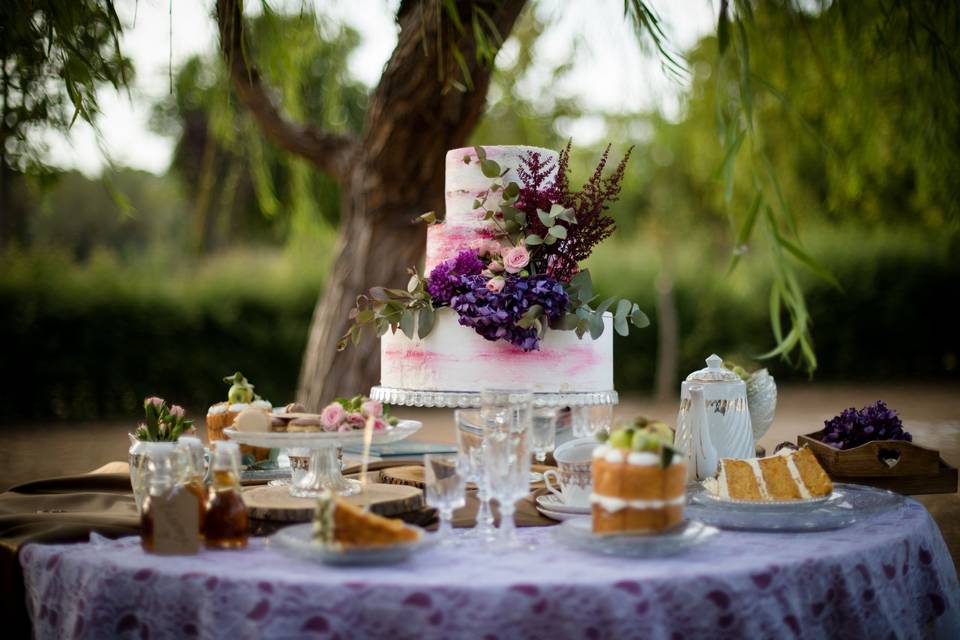 Postre boda - tarta nupcial y macarons