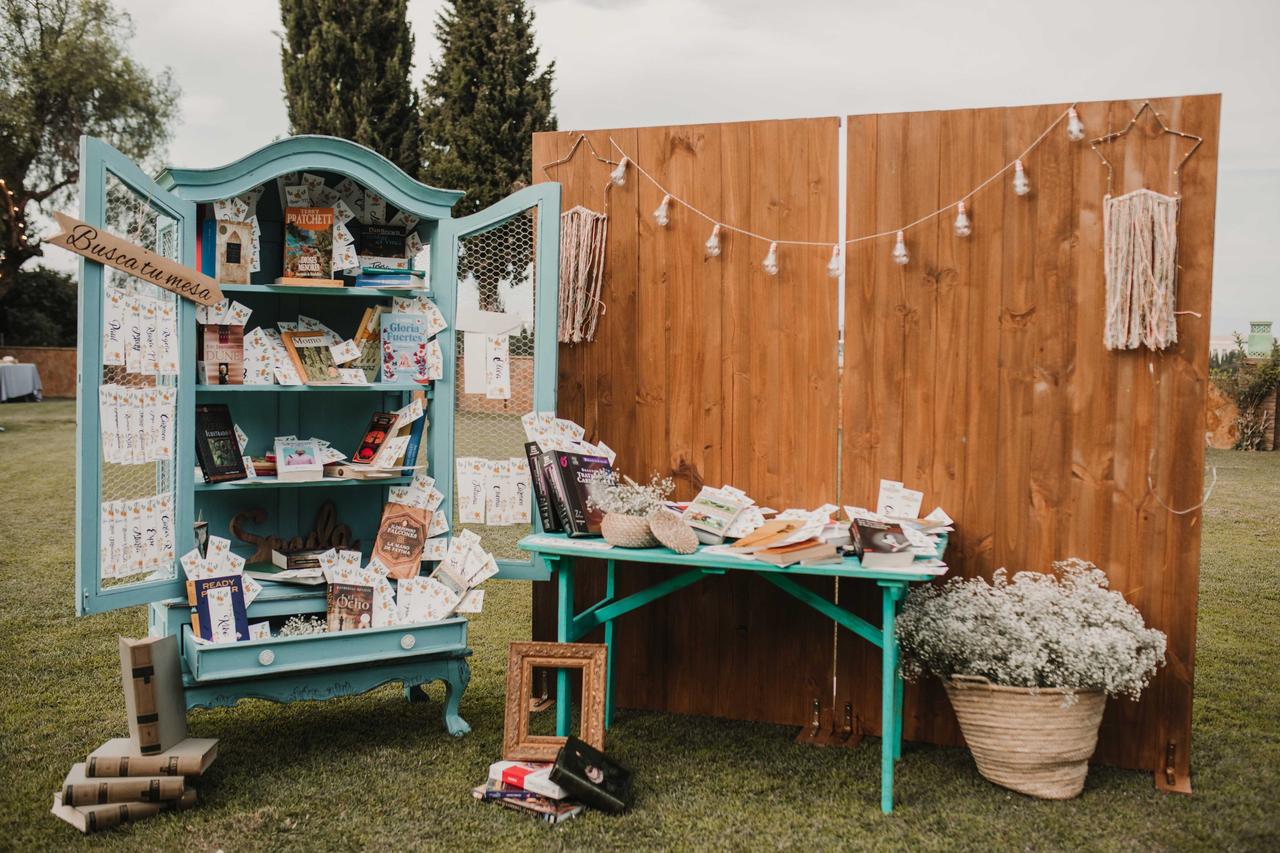 Decoración boda vintage: muebles antiguos en una tonalidad verde-azulada