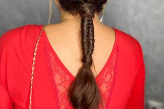 Recogidos invitada boda: trenza minimalista en pelo oscuro