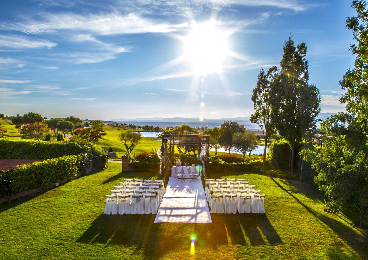 ceremonia civil con vistas en Retamares Weddings Suites & Golf 