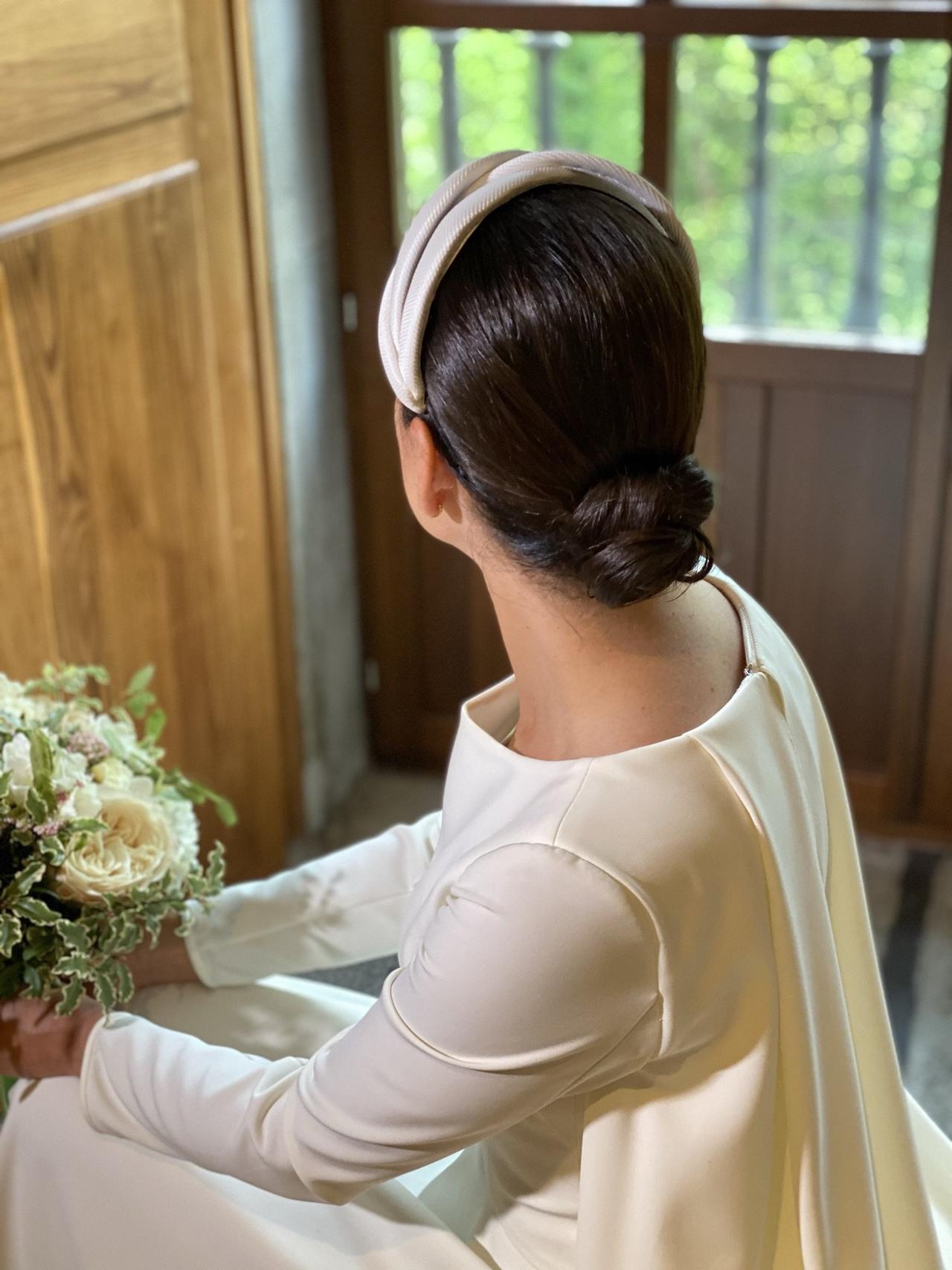 Moños de novias bajos con diadema
