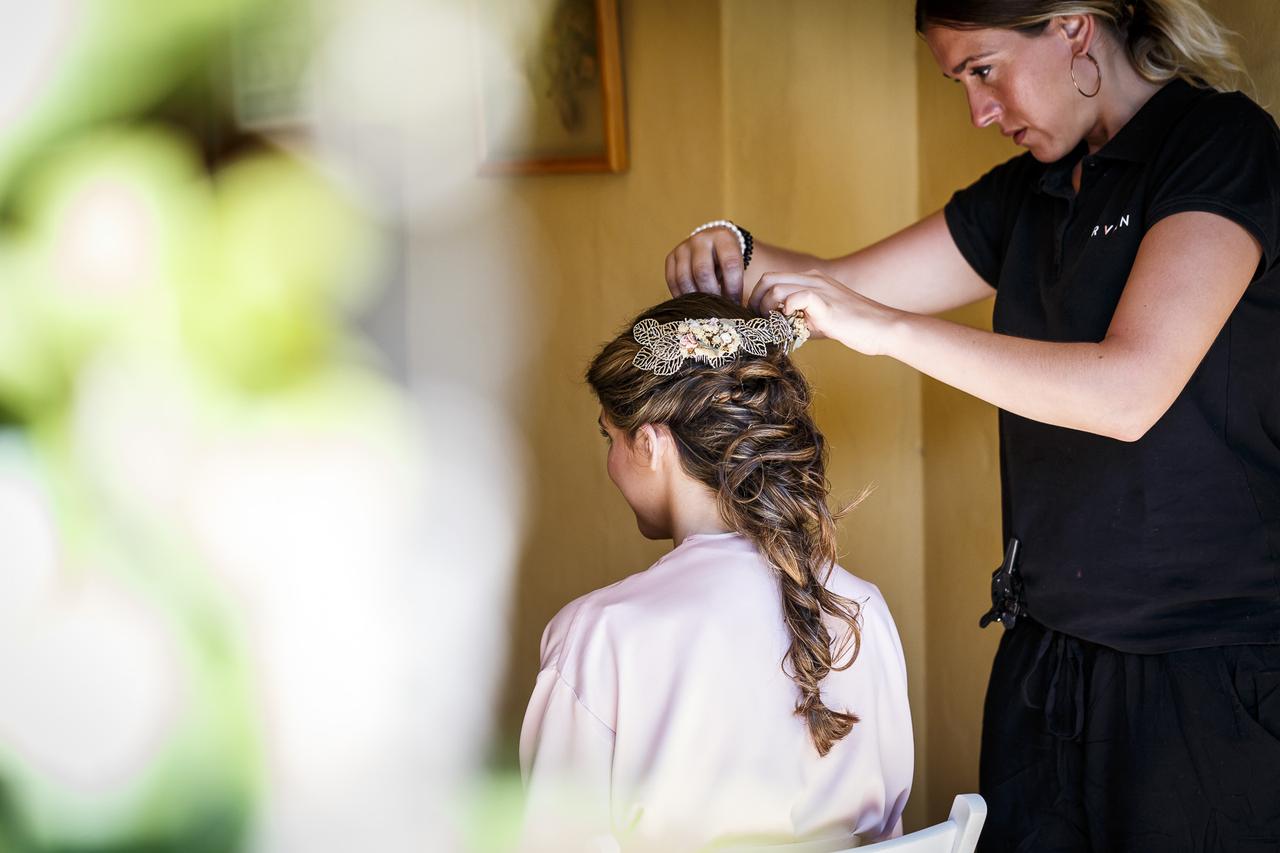 Recogidos de novia con trenzas y tocado