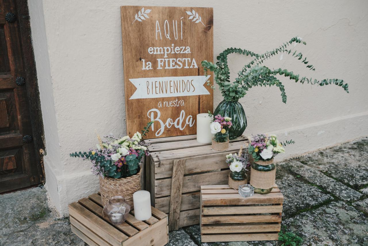 Frases cartel bienvenida boda: aquí comienza la fiesta. Bienvenidos a nuestra boda