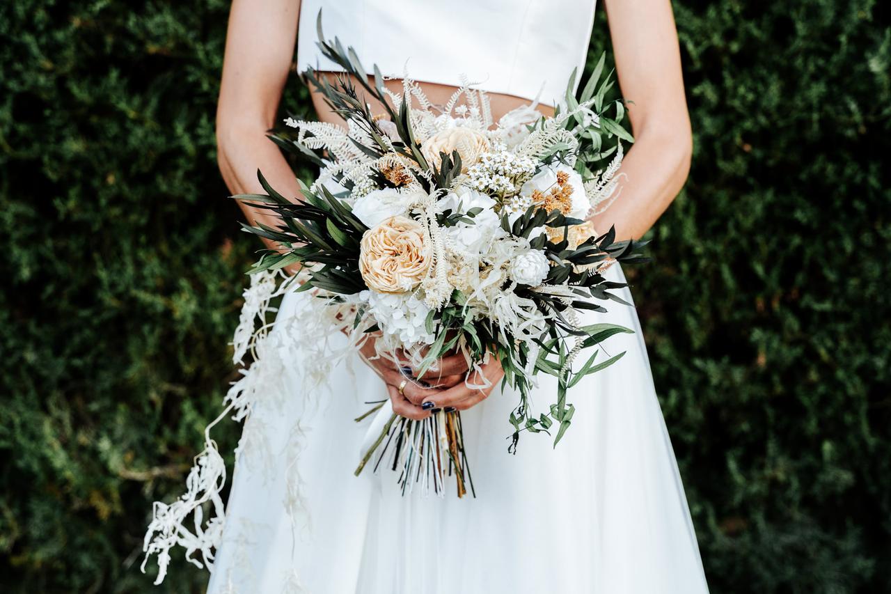 Floristas para bodas: ramo de novia creado por Botanic