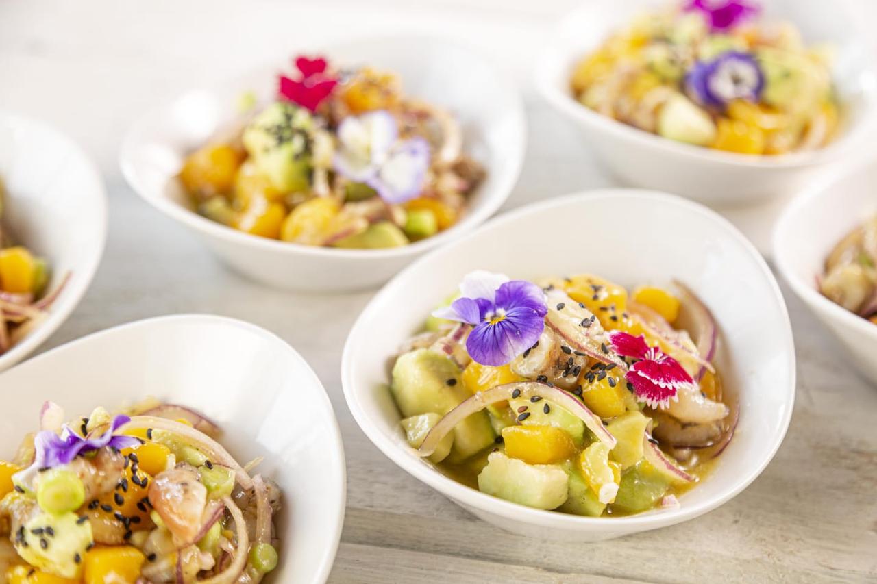 Aperitivos para bodas: refrescantes ensaladas decoradas con flores