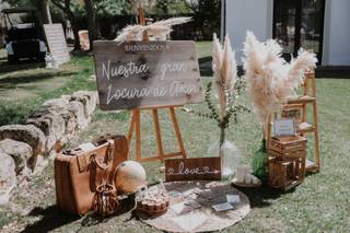 Frases cartel bienvenida boda: bienvenidos a nuestra gran locura de amor