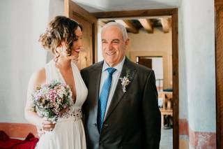 Fotos de padres imprescindibles en la boda: posado del padre y la hija