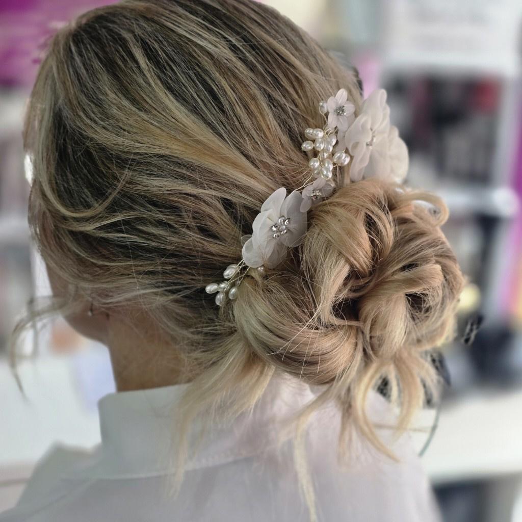 Moños de novia informales decorados