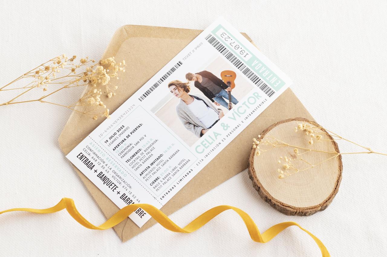 Ideas de invitaciones de boda con forma de entrada