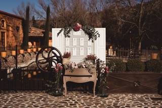 Decoración boda vintage: rincón de estilo vintage con el seating plan de la boda
