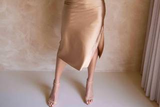 Vestido cóctel tipo lencero en una tonalidad marrón
