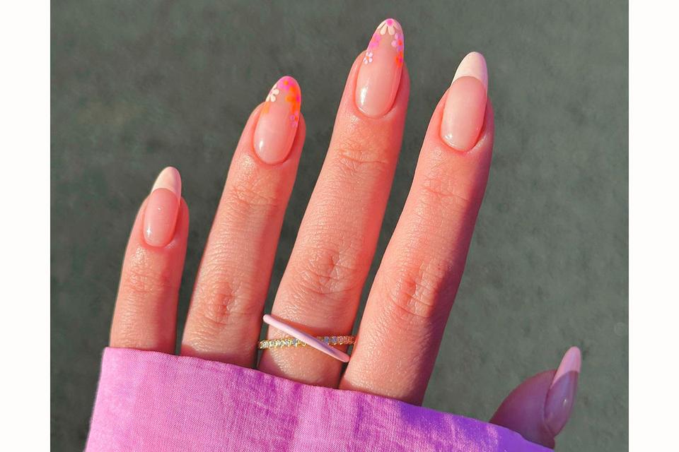 Manicura francesa un clásico modernizado para novias