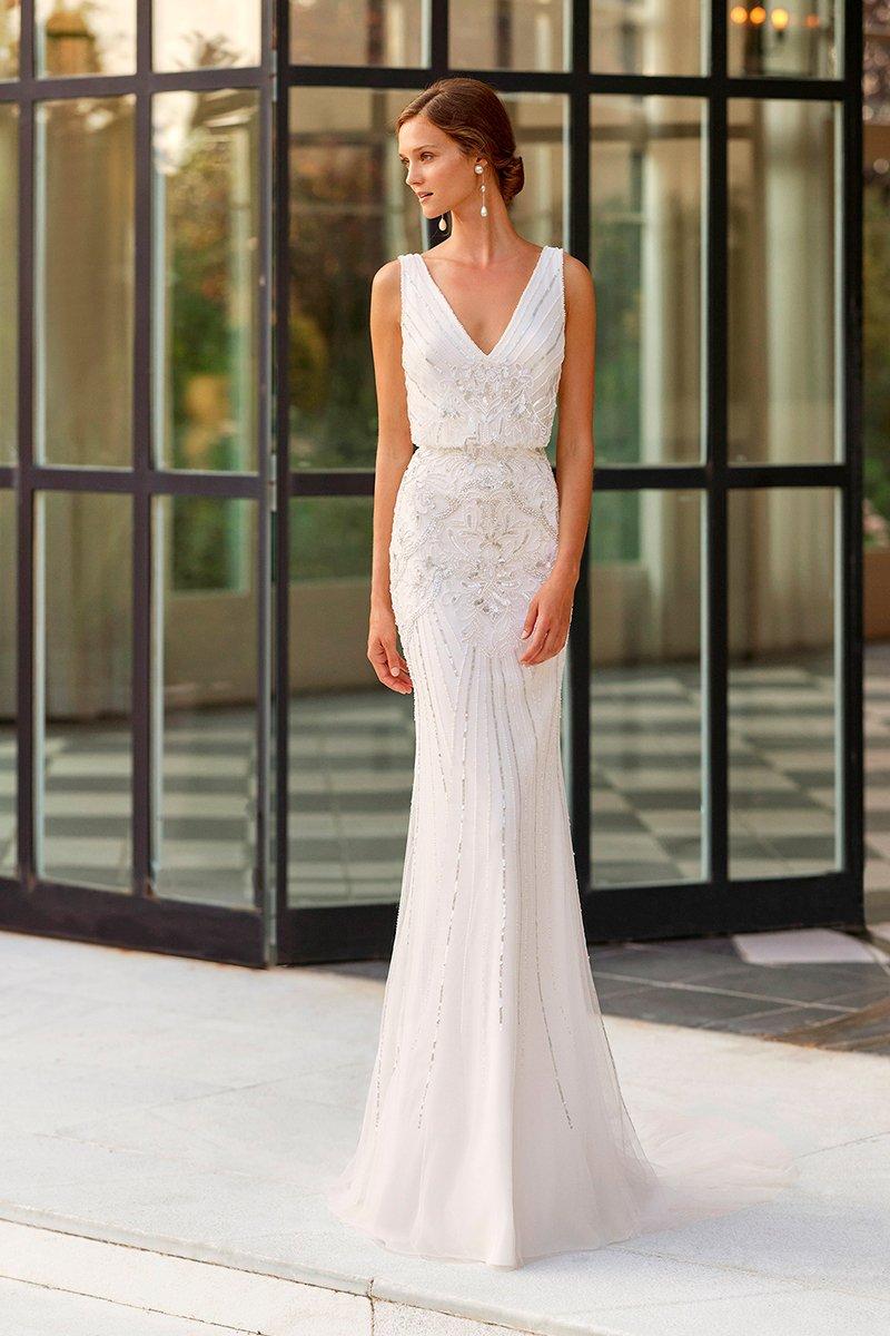 Vestido de novia de corte sirena con escote en V de la colección Gatsby de Rosa Clará 2022