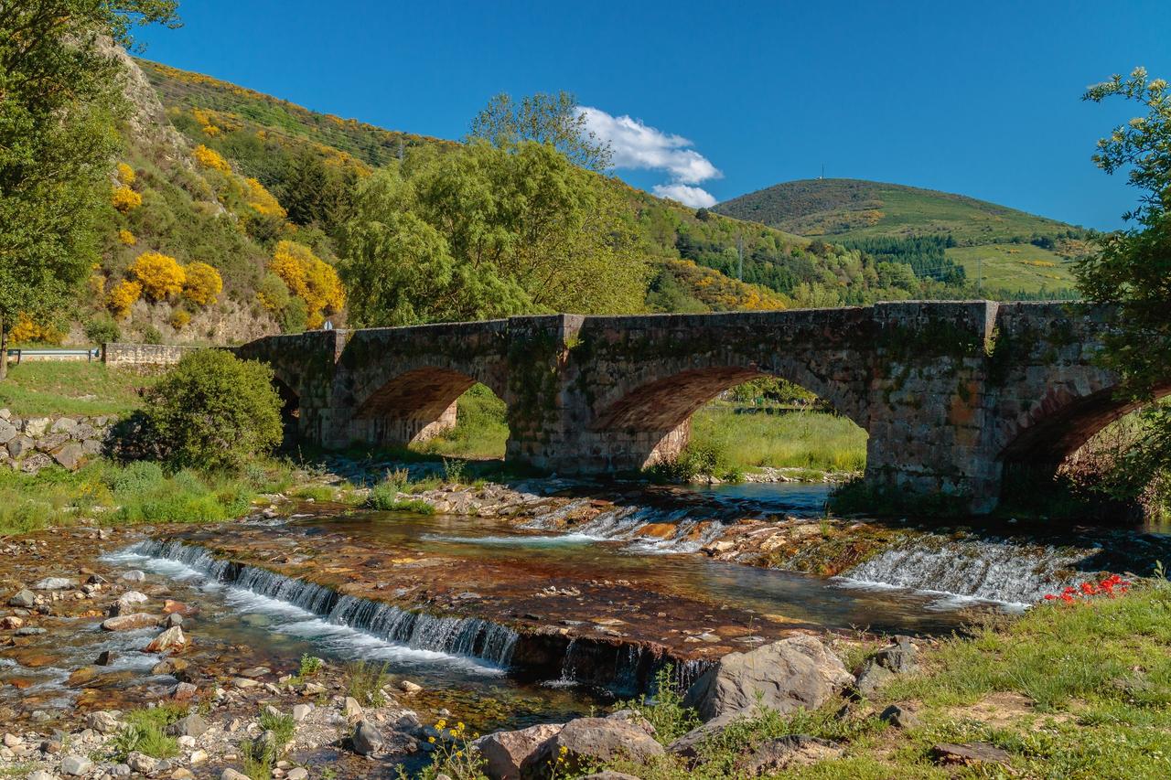 Planes en La Rioja: puente en Ezcaray