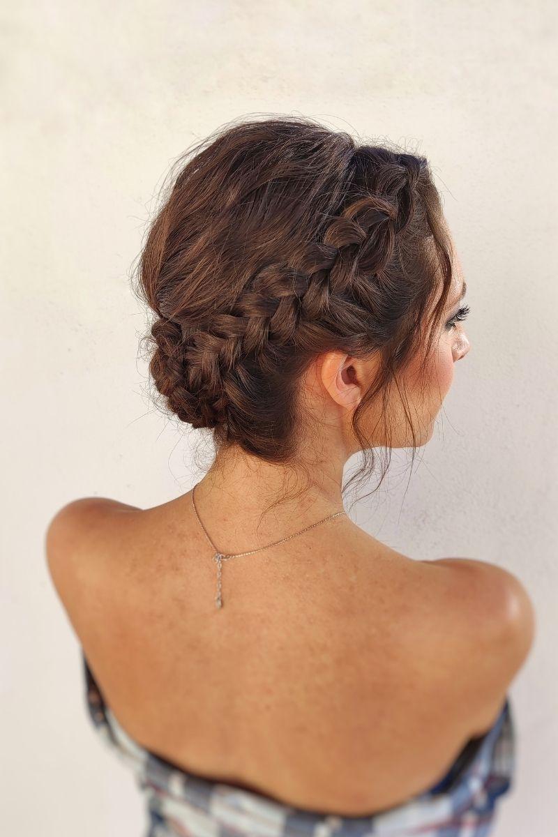 Peinados para bodas: moño con trenza estilizado