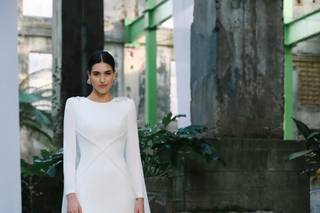 Vestido novia manga larga sencillo, con capa