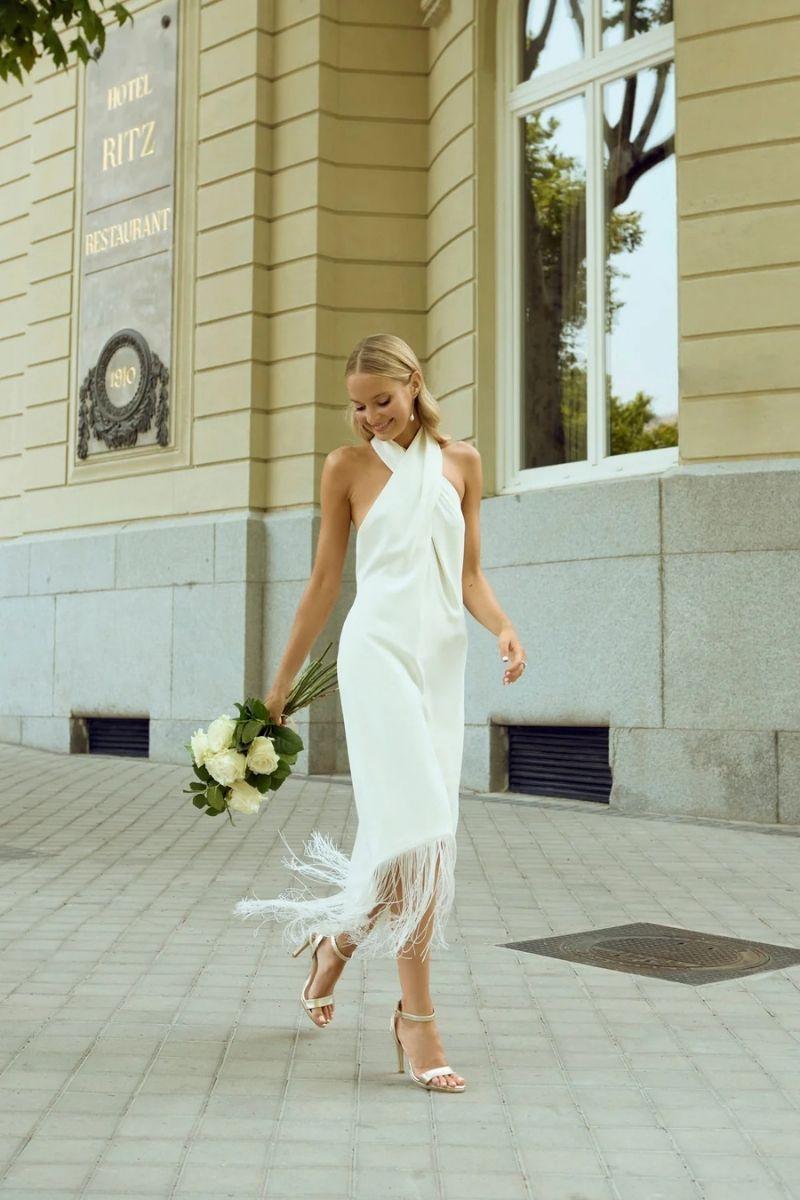 vestido lady pipa escote halter y flecos de color blanco para novia