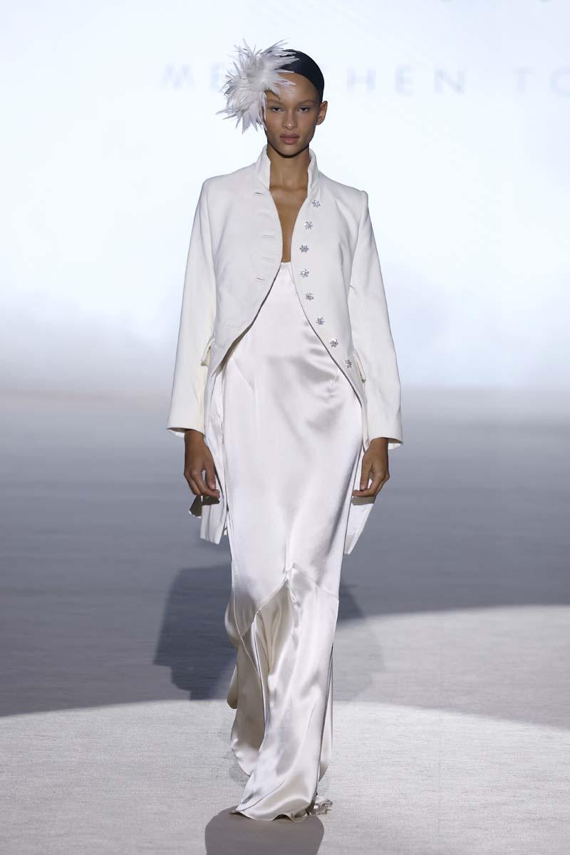 Vestido boda civil de seda y largo con chaqueta americana