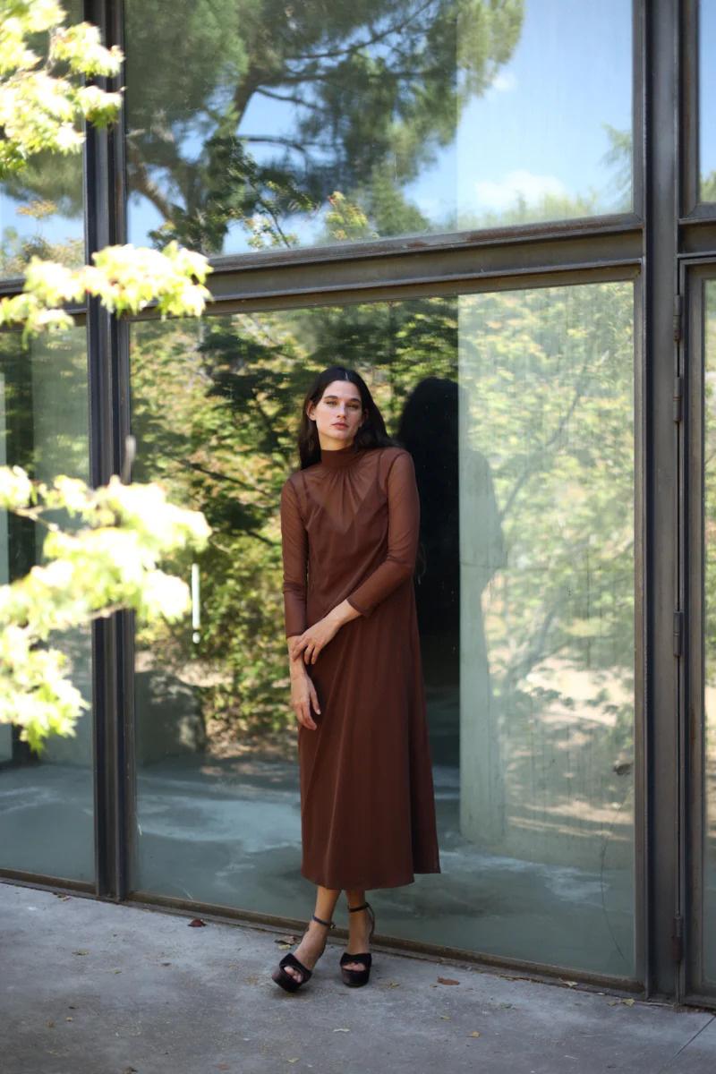vestido de invitada fluido de Mattui