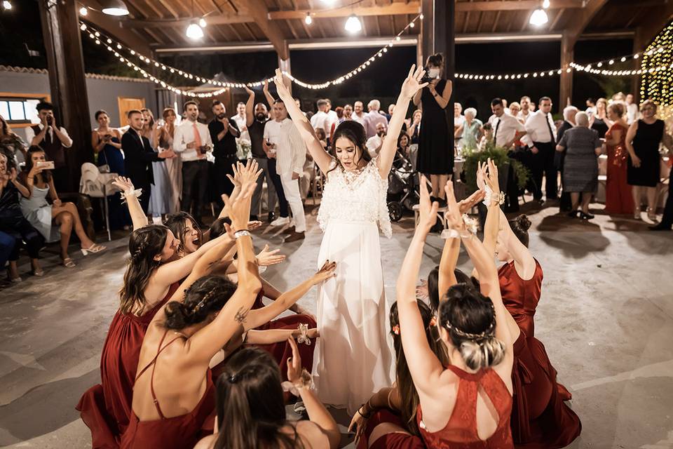 Más de 100 canciones de reggaeton para bailar en la boda