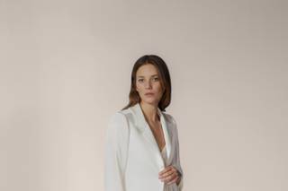 vestidos de novia para mujeres maduras: con chaqueta y falda plisada