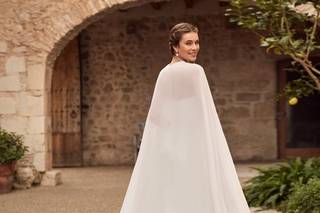 Vestidos de novia con capa larga