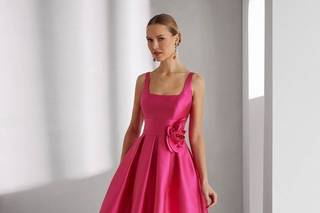 Vestido de cóctel con detalle en 3D