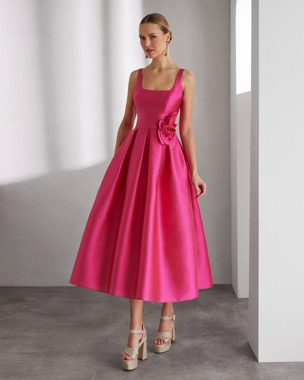 Vestido de cóctel con detalle en 3D