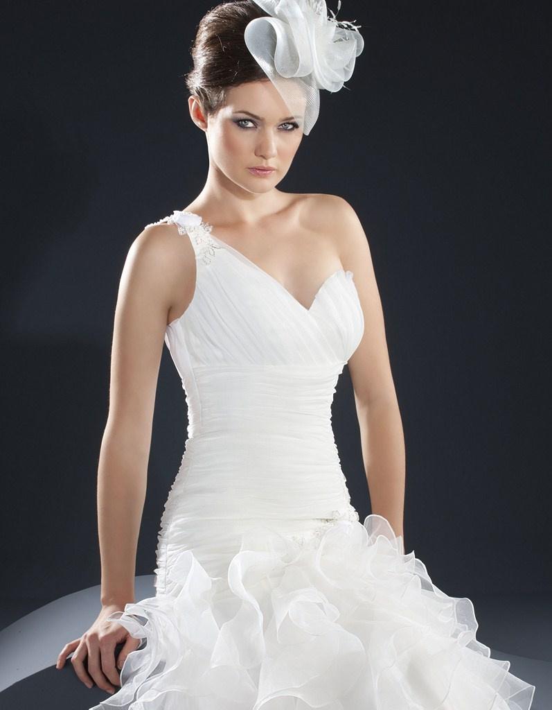 Vestido boda civil original asimétrico