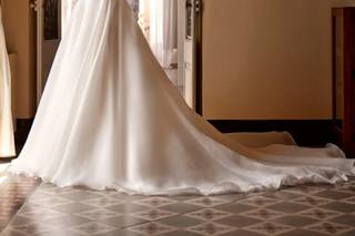vestidos de novia para mujeres maduras: con cola y blusa